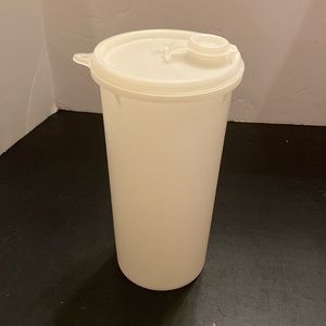 VTG Tupperware white juice beverage storage pitcher container w/ lid #261-5
